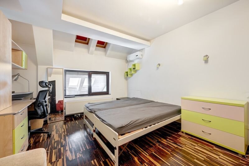 Otopeni (zona rezidentiala), vila spatioasa 8 camere, gradina amenajata,